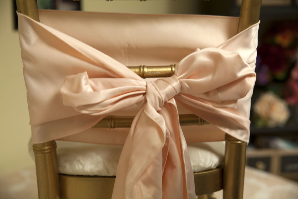 How to Tie a Bow Southwick Linens Casey Green Weddings Post